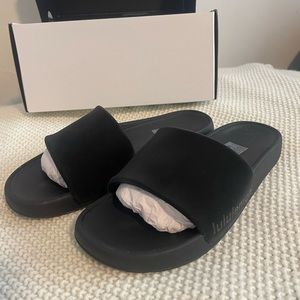 Lululemon slides! Super comfy, never worn, clean aesthetic! Love these! Size 7